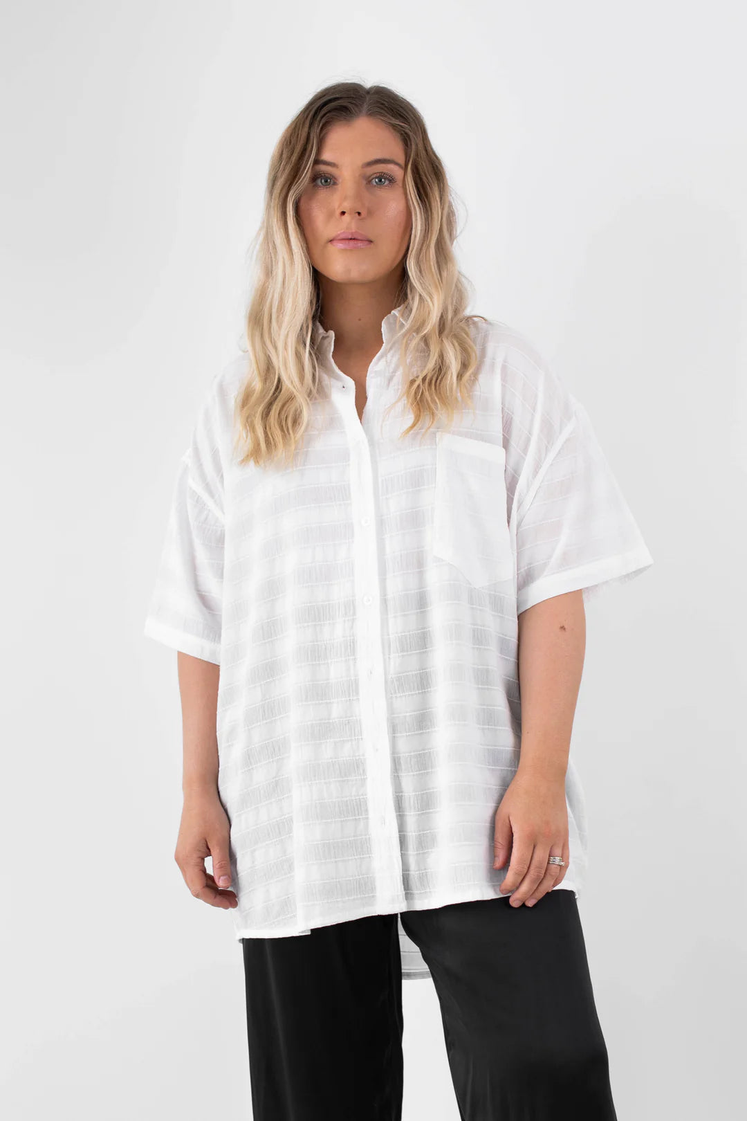 Short Sleeve Everday Shirt - White Stripe O/S